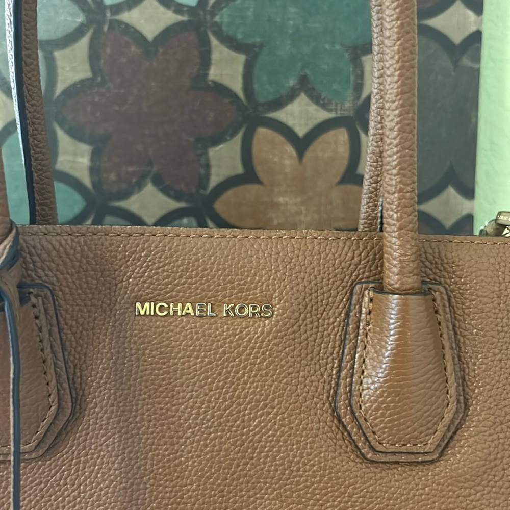 Michael Kors 2-in-1 Tote Bag/Purse - Picture 2 of 9